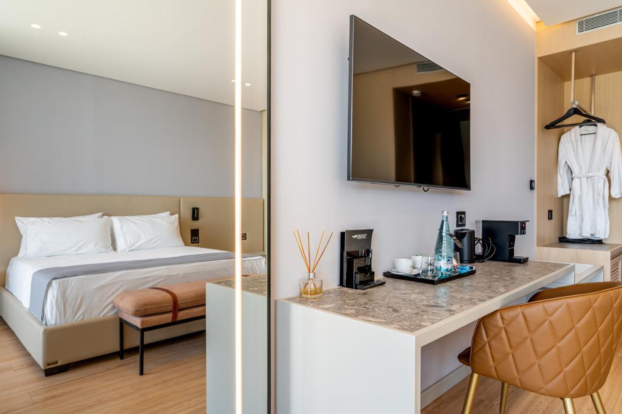 Yacht Premium Hotel Sarandë Buitenkant foto