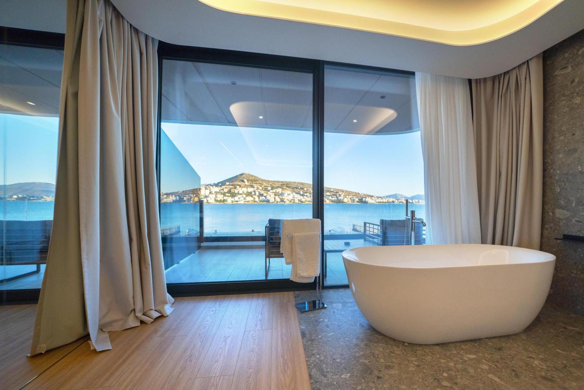 Yacht Premium Hotel Sarandë Buitenkant foto