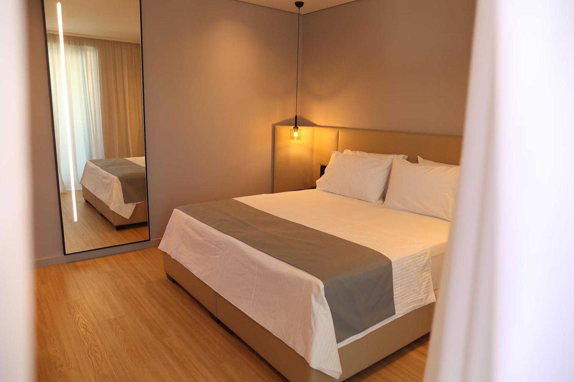 Yacht Premium Hotel Sarandë Buitenkant foto