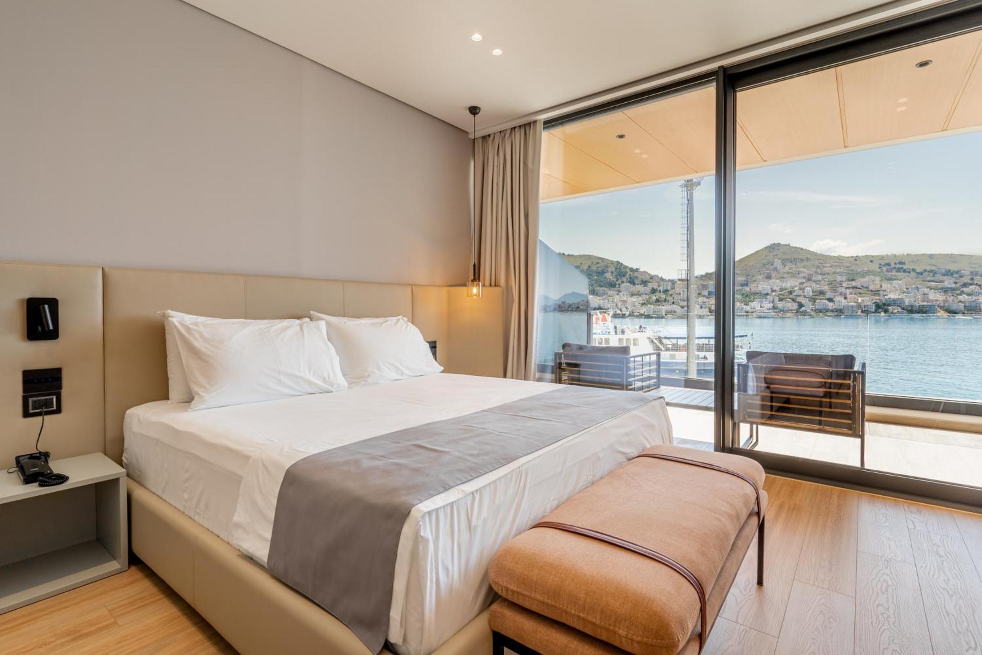 Yacht Premium Hotel Sarandë Buitenkant foto