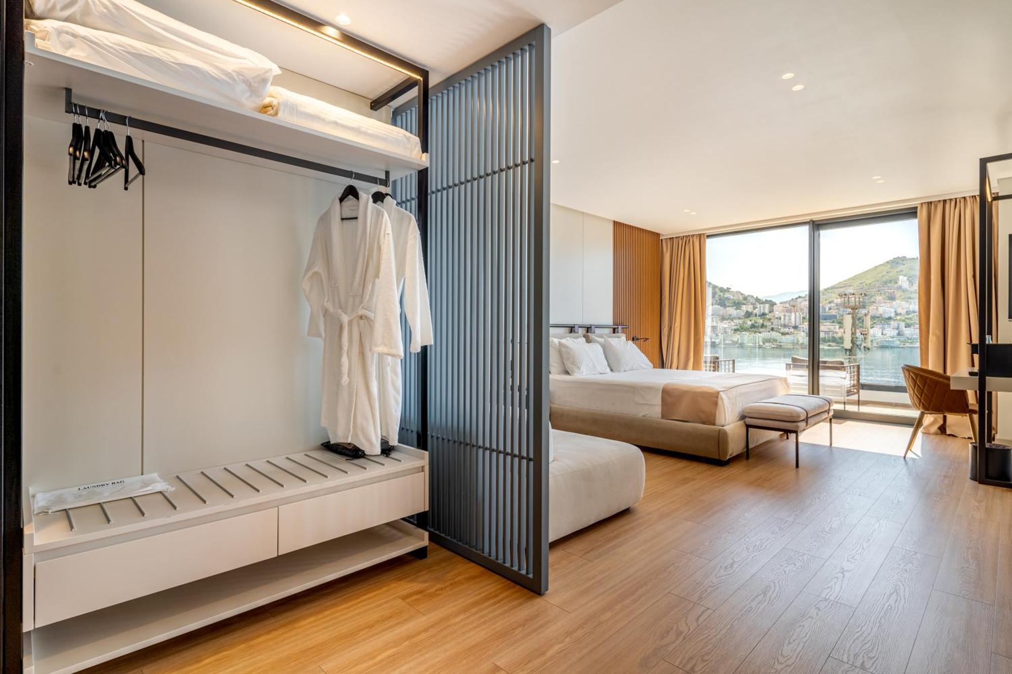 Yacht Premium Hotel Sarandë Buitenkant foto