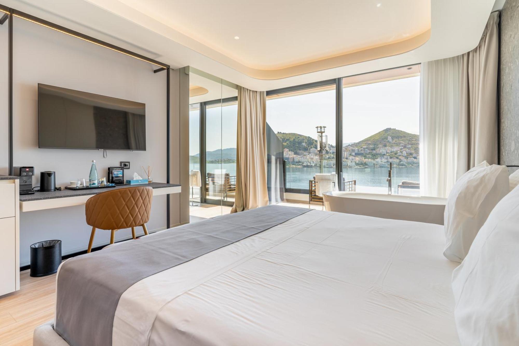 Yacht Premium Hotel Sarandë Buitenkant foto